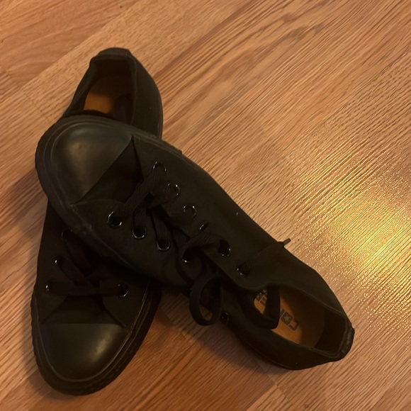 Converse barely wore!! - Picture 3 of 3